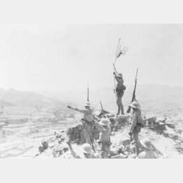 日中戦争で渉県を占拠して万歳する日本兵（Ｃ）共同通信社