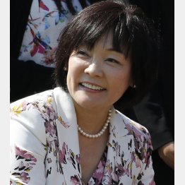 安倍首相の国民自粛要請会見のなか、芸能人と会食したり華やかなパーティーに出席していた昭恵首相夫人（Ｃ）日刊ゲンダイ