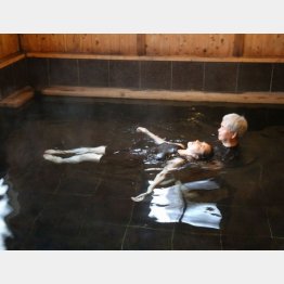 船原館の温泉療法「ワッツ」（Ｃ）日刊ゲンダイ