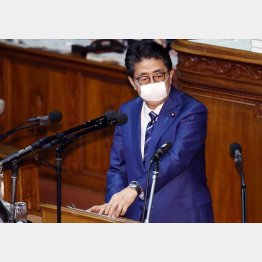 日本中がコロナ一色を絶好の機会とふむ安倍首相（14日、衆議院本会議で）／（Ｃ）日刊ゲンダイ