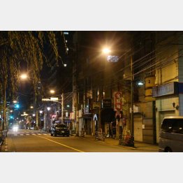 都から休業要請を受けネオンが消えた吉原（Ｃ）日刊ゲンダイ