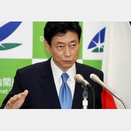 一般国民は検査を受けれず待機中に重症化や死亡するケースもあるのに（西村経済再生担当相）／（Ｃ）日刊ゲンダイ