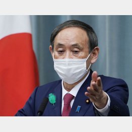 会見する菅官房長官（Ｃ）共同通信社