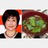 母・女優の竹下景子（左）がつくる「三つ葉を散らしたなめこの赤だし味噌汁」／（Ｃ）日刊ゲンダイ