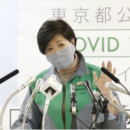 定例記者会見に臨む小池百合子都知事（Ｃ）日刊ゲンダイ