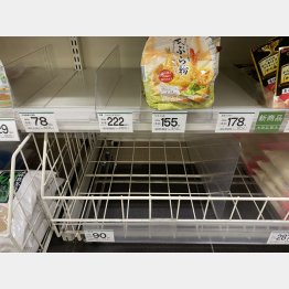 天ぷら粉だけあった（都内スーパー＝11日午後）／（Ｃ）日刊ゲンダイ