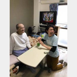 訪問介護での仕事中（提供／加藤枚子さん）