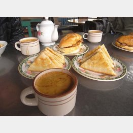 マカオ「漢記珈琲」の手打珈琲（芹澤さん提供写真）