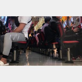 なぜパチンコ業界だけ？（Ｃ）日刊ゲンダイ