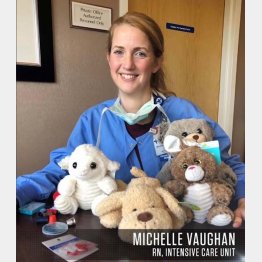 ボン・セコース・セント・メアリーズ病院のICUで働くミシェル・ボーンさん（NASCARのレーシングドライバー、デニー・ハムリンさんのフェイスブックから）