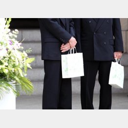 葬祭費は戻ることも…（Ｃ）日刊ゲンダイ