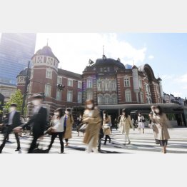 5月でも息苦しいのに、夏にマスクは前例なし（Ｃ）共同通信社