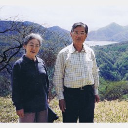 奥さんと百元さん（提供写真）