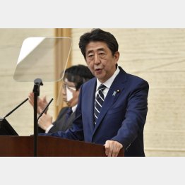 口を開けば大言壮語（緊急事態宣言全面解除で会見する安倍首相）／（Ｃ）共同通信社