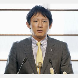 熊本市内で立候補会見をした小野泰輔熊本県副知事（Ｃ）共同通信社