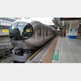 2020年ブルーリボン賞を受賞したLaview（ラビュー）こと西武鉄道001系（池袋駅）／（Ｃ）日刊ゲンダイ
