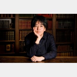 作家の中村文則氏（提供写真）