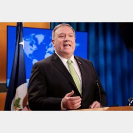 会見するポンペオ米国務長官（Ｃ）ロイター 