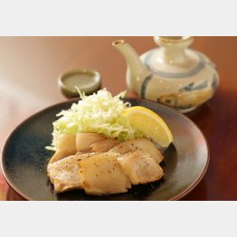 合う酒＝泡盛古酒のロックかストレート（Ｃ）日刊ゲンダイ