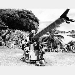 玉砕の地サイパン、最後の日本軍司令部跡に残る旧日本軍の高射砲（Ｃ）共同通信社