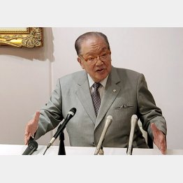 記者会見で話す藤木幸夫氏（Ｃ）日刊ゲンダイ