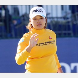 昨季はツアー復帰後に3種連続優勝した鈴木愛（Ｃ）日刊ゲンダイ