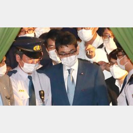 「茶菓子代と思って」（河井克行前法相）／（Ｃ）日刊ゲンダイ