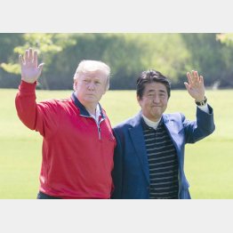 ゴルフクラブを背負った“カモ”（Ｃ）JMPA