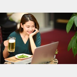 お友だちならまだしも、会社のオンライン飲み会は…