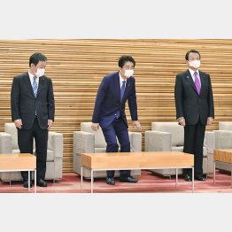 シレッと閣議で決めた（Ｃ）共同通信社