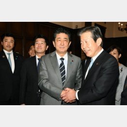 公明党は安倍首相と心中をするつもりはない（公明党の山口那津男代表＝右）／（Ｃ）日刊ゲンダイ