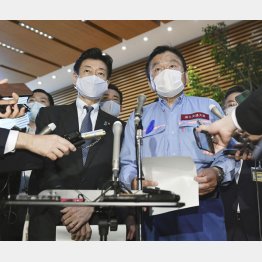 そもそも「Go To」がおかしい（東京都を発着する旅行を割引対象から除外する方針を表明する西村経済再生相と赤羽国交相）／（Ｃ）共同通信社