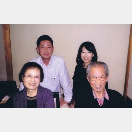 結婚50周年を家族で祝う（提供写真）