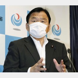釈明に追われっぱなしの赤羽国交相（Ｃ）共同通信社