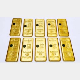 ＮＹ金、史上最高値に（スイスの精錬所に並ぶ金の延べ棒）／（Ｃ）ロイター＝共同