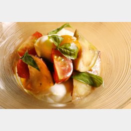 合う酒＝白ワイン（Ｃ）日刊ゲンダイ