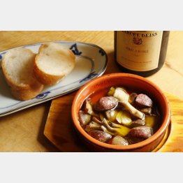 合う酒＝赤ワイン（Ｃ）日刊ゲンダイ