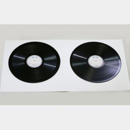 2015年8月1日に初公開された玉音放送の原盤（代表撮影）