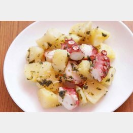 合う酒＝白ワイン（Ｃ）日刊ゲンダイ