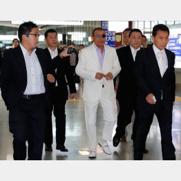 分裂から5年経った今も分裂前の組員数を回復できず（6代目山口組の司忍組長＝中央）／（Ｃ）日刊ゲンダイ