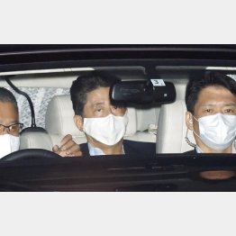 「検査」を終え、私邸に戻る安倍首相（Ｃ）共同通信社