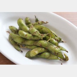 合う酒＝クラフトビール（Ｃ）日刊ゲンダイ