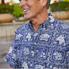 シニアが着ると大人カジュアルに見える　（reyn spoonerインスタグラムから）