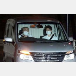 20日、証人買収の疑いで逮捕され、東京拘置所に入る秋元司容疑者を乗せたと思われる車両（Ｃ）日刊ゲンダイ