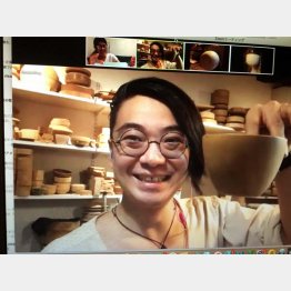 木地師のお店「mokume」（伝統工芸品）の佐藤勇士店長（提供写真）