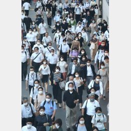 マスクが日常に（Ｃ）日刊ゲンダイ