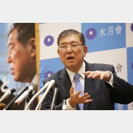 国民人気が高いのは世論調査で明らか（1日、出馬表明会見をする石破茂元幹事長）／（Ｃ）日刊ゲンダイ