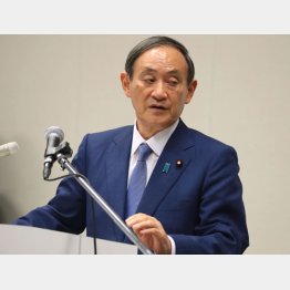 中身なしの会見だった（2日、自民党総裁選に出馬表明をする菅義偉官房長官）／（Ｃ）日刊ゲンダイ