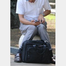 検索はほどほどに（Ｃ）日刊ゲンダイ