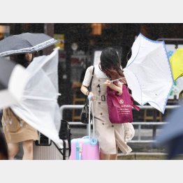 台風に備えた行動を（Ｃ）共同通信社
